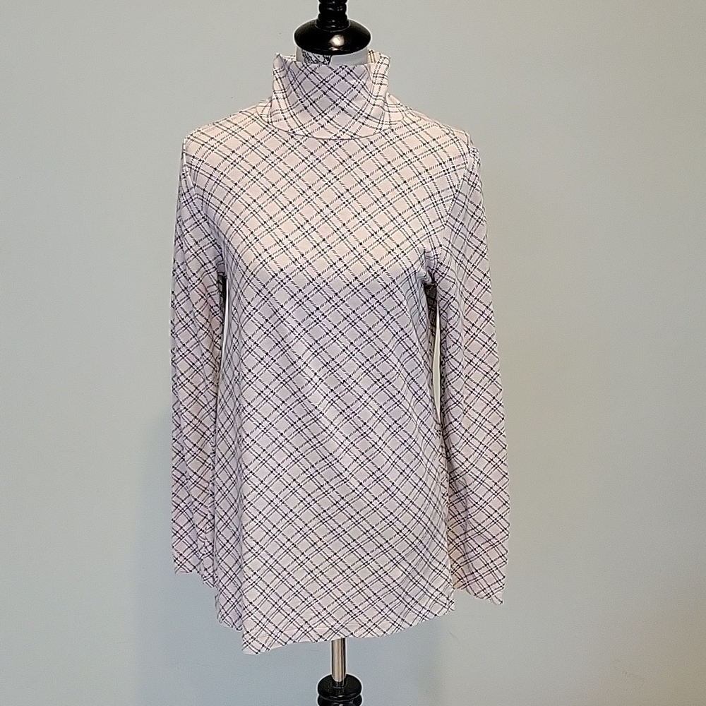 LANDS END black and white turtleneck longsleeved top.